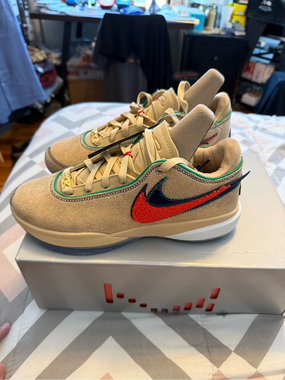 Nike Lebron XX Tan Mens Sneakers with Green Accents - Picture 2 of 6